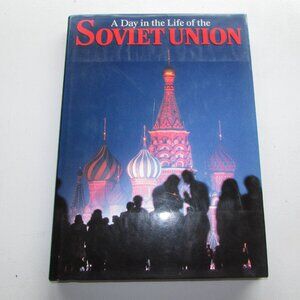A Day in the Life of the Soviet Union Photo Book - Vintage 1987